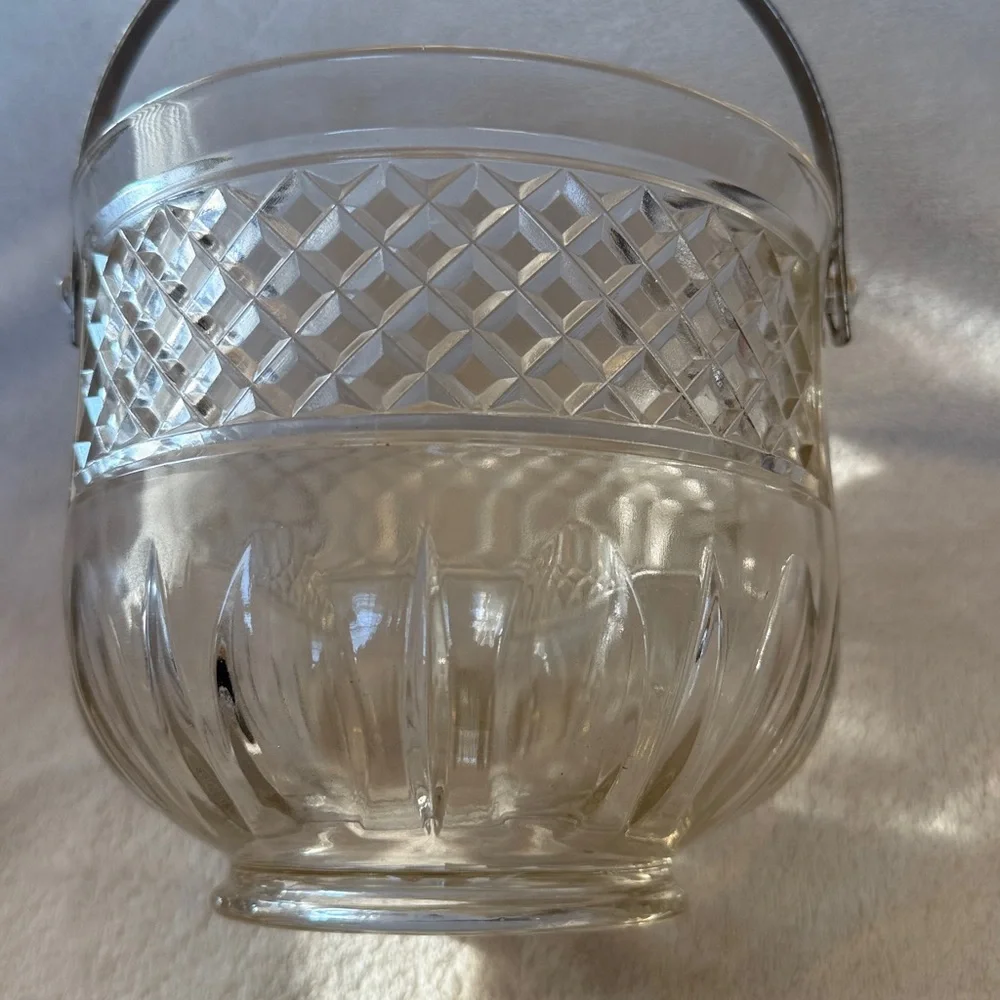 Vintage MCM glass ice bucket no tongs